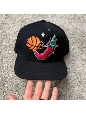 Mitchell & Ness Black SnapBack Cap with Retro Basketball Logo